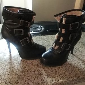 Simple vera boots